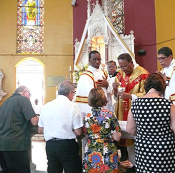 Sloppy parishioners at a tridentine Mass